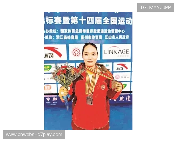 中国泳军闪耀2025亚洲游泳锦标赛首日强势夺十金展现绝对统治力